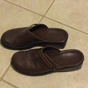Clarks brown leather clog mule shoes size 6M